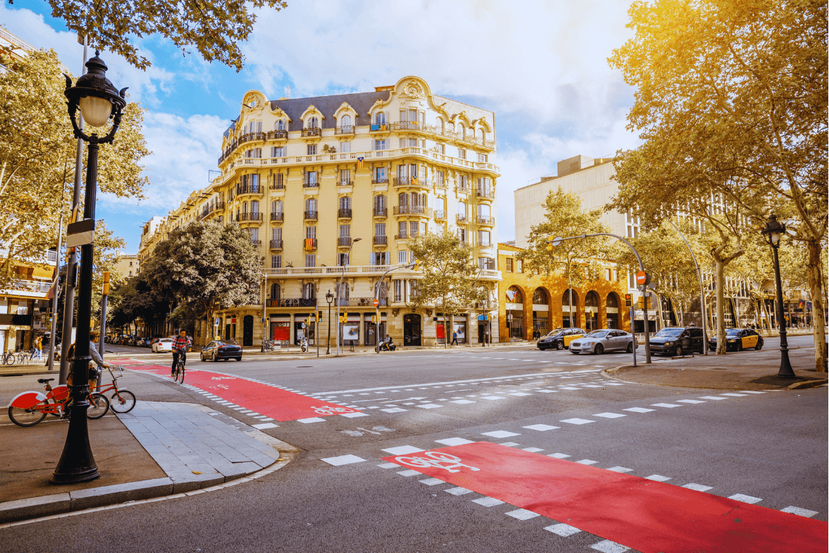 Image of a crossroad with a bike lane in Barcelona